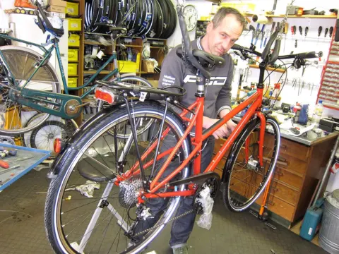 salerno-dame-xt-01 In der Fahrradwerkstatt