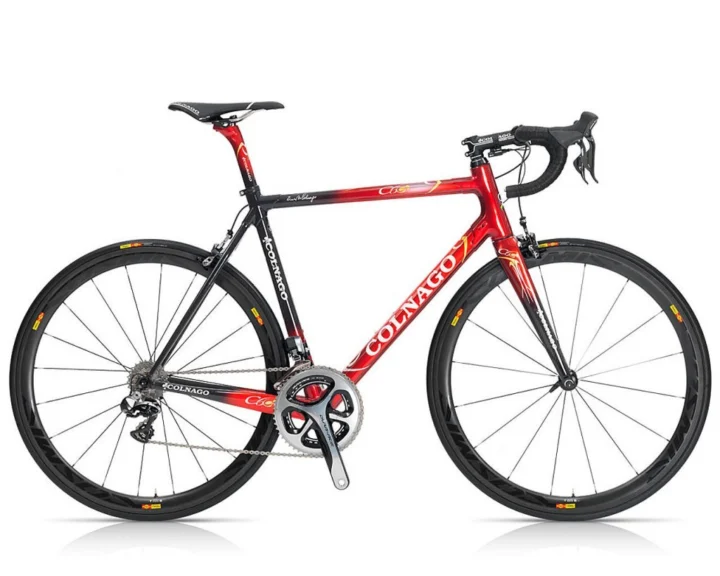 Colnago C60 in Rot und Schwarz: italienisches Rennrad mit Carbonrahmen, Seitenansicht