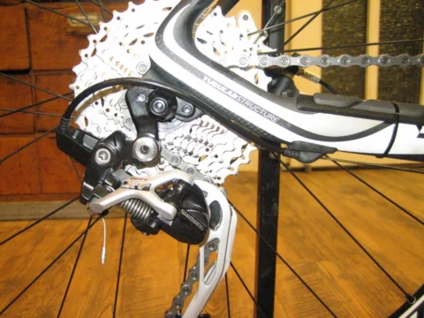 IMG_0989 Detail eines Mountainbikes: Schaltwerk und Kassette am Hinterrad