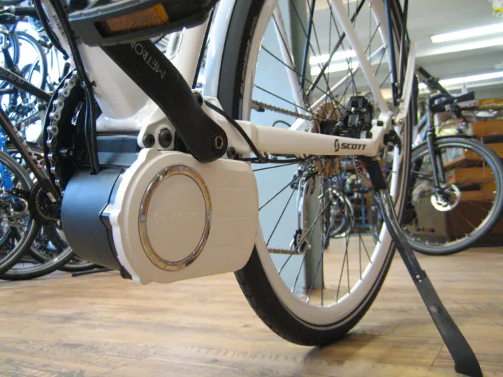 Detail eines Scott-Rads: Mittelmotor am Tretlager