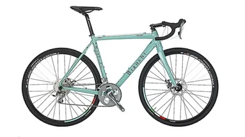 Ein mintgrünes Bianchi-Gravelbike mit Rennlenker, freigestellt