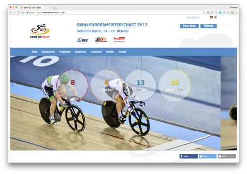 Bildschirmfoto der Website zur Bahn-Europameisterschaft 2017 mit zwei Fahrerinnen im Velodrom