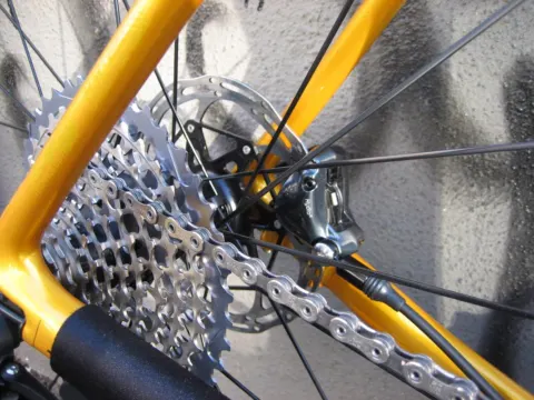 Detail des Scott Addict Gravel 10: Kassette und Schaltwerk aus nächster Nähe