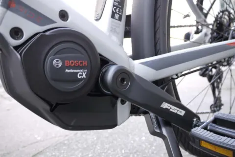 Nahaufnahme des Bosch-Performance-CX-Mittelmotors am Tretlager
