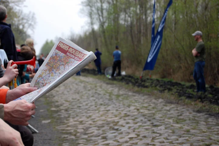 La Reine im Regen - Paris-Roubaix Femmes für Frauen mit At Fahrräder Lübeck und der Premiere am 2. Oktober 2021