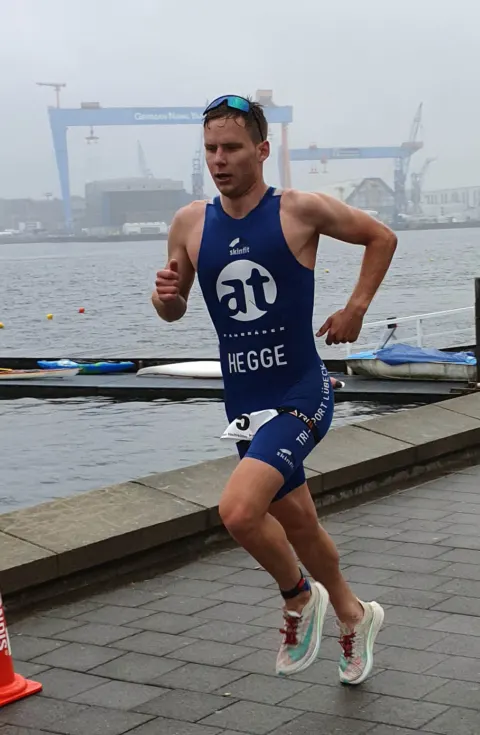 Friedrich Hegge wird Landesmeister U-25 im Triathlon in Kiel im August 2021 und wird gesponsert von At Fahrräder aus Lübeck - Glückwunsch!