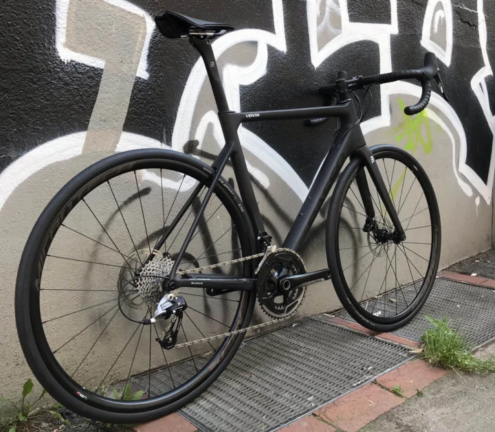 Basso Venta von 2021: Carbon-Rennrad mit SRAM Rival 22 und Scheibenbremsen