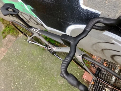 Blick von oben auf den Aerolenker des Scott Foil RC 30