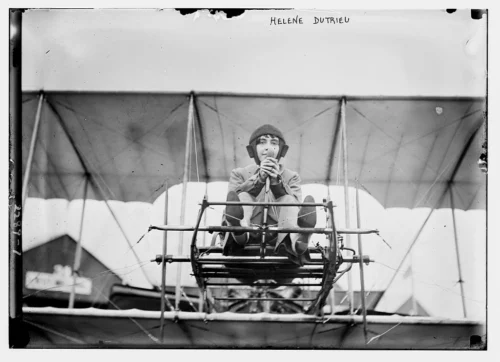 Hélène Dutrieu fliegt anno 1911 (Quelle: George Grantham Bain Collection)