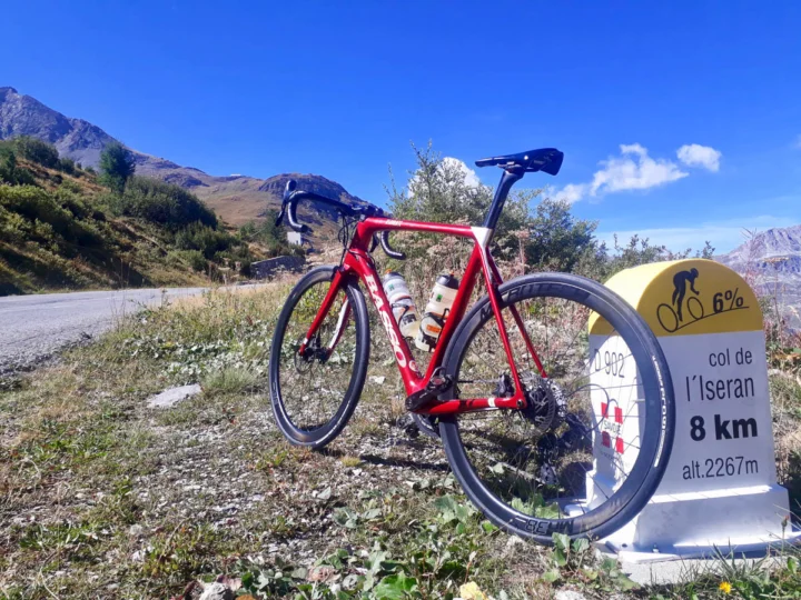 auf dem Col de l’Iseran mit Professor F. und seinem Basso Diamante von at Fahrräder in Lübeck