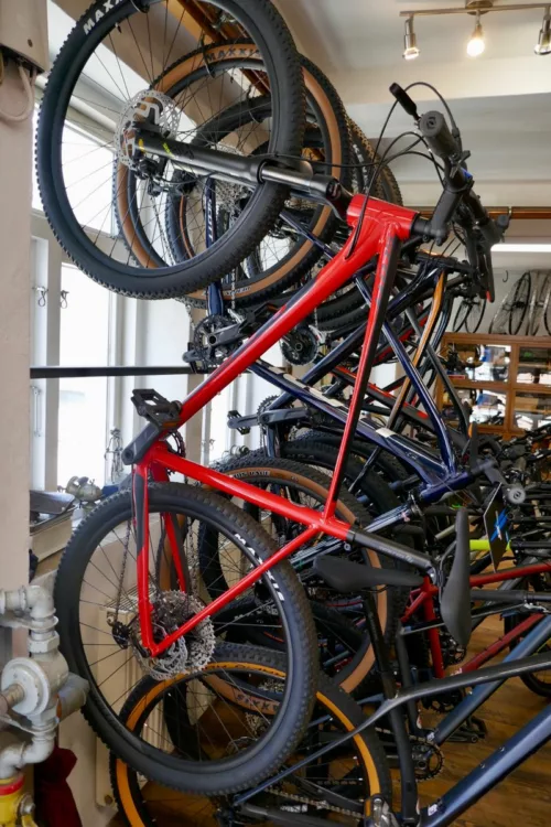 MTB-Mai bei st Fahrräder, deinem Fahrradladen mit Fahrradwerkstatt in Lübeck: viele Mountainbikes im Sale! Gilt allerdings nur für die Räder im Laden, nicht für Neubestellungen!