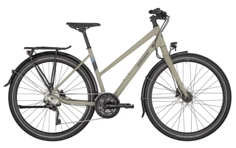 Das Bergamont Vitess 7 mit Trapezrahmen in Sandbeige, freigestellt von der Seite