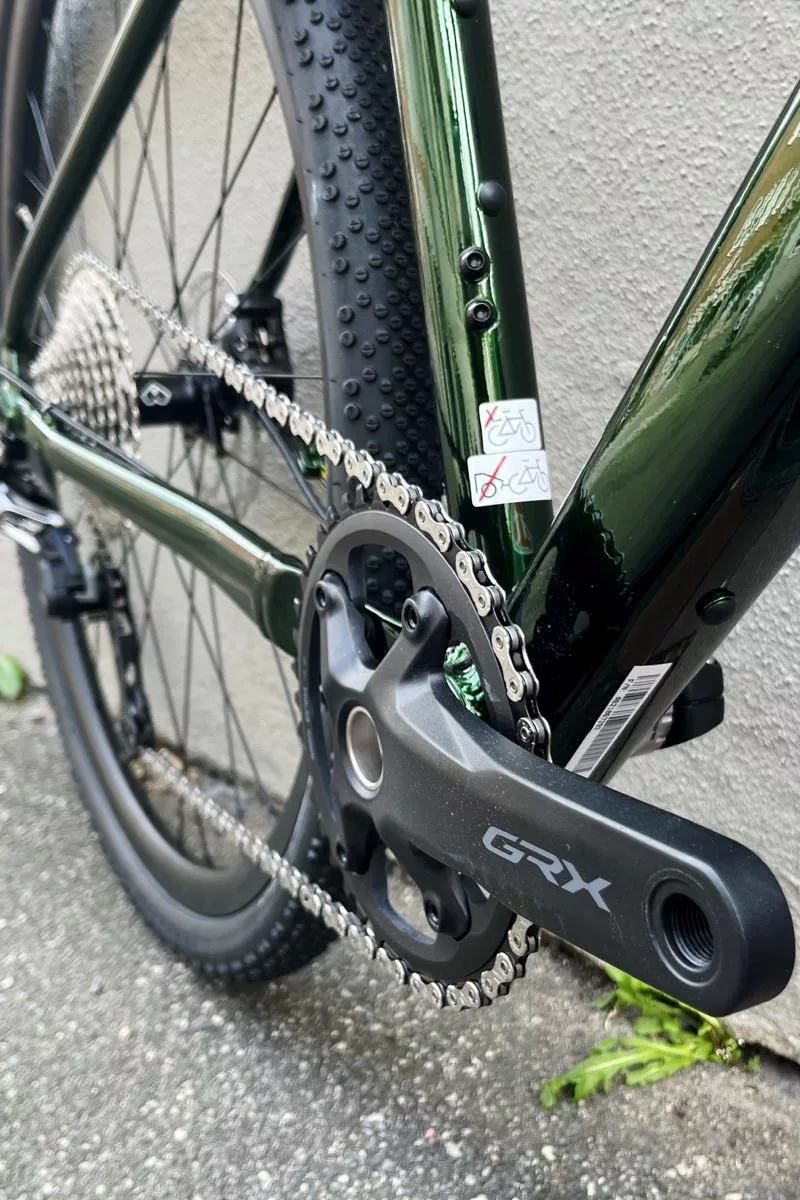 Das Bergamont Grandurance 8 - ein Gravel-Bike, das auch ein All-Road-Rad aus der Performance-Serie ist - jetzt bei at Fahrräder, Deinem Fahrradladen in Lübeck