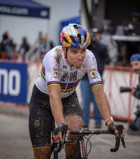 Wout van Aert beim Cyclocross-Weltcup 2018 und enttäuschendem 2. Platz bei at Fahrräder - Bild: Phil Roeder from Des Moines, IA, USA, CC BY 2.0 , via Wikimedia Commons