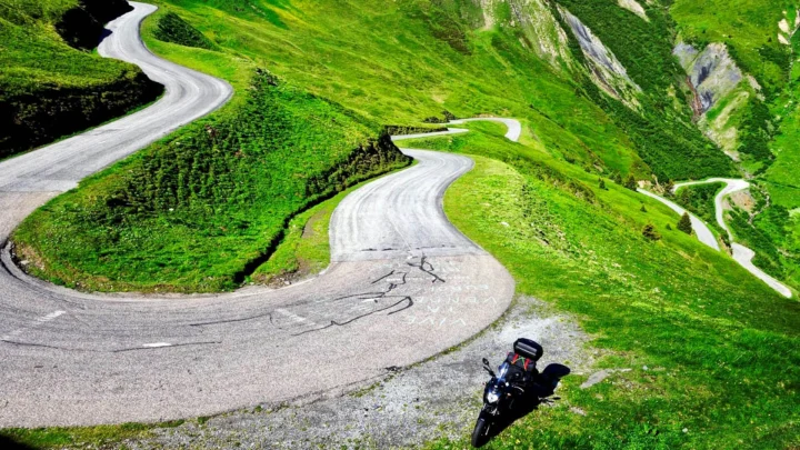 Tour de France Femmes 2024 über den Col du Glandon mit at Fahrräder Lübeck (Bild: Miwok from France, CC0, via Wikimedia Commons)