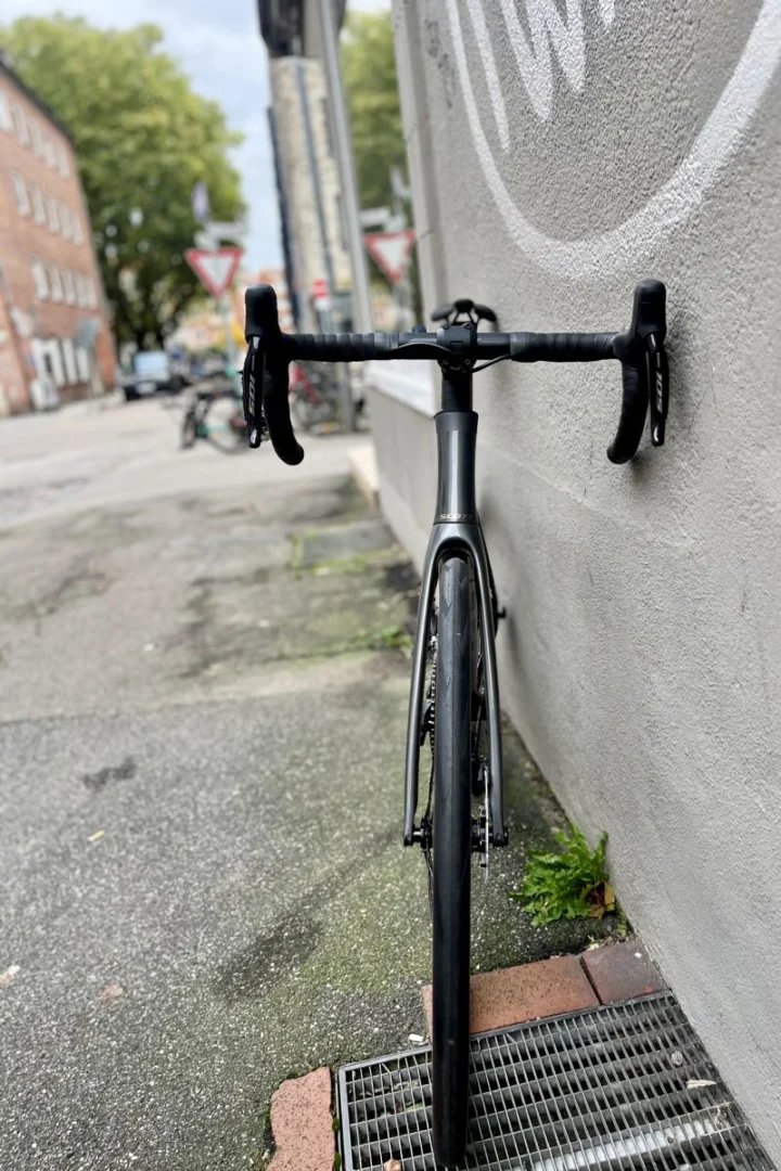 Scott Addict 20 in Grey und Stellar Blue: Rennrad
