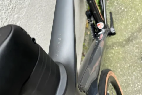 Scott Addict 20 in Grey und Stellar Blue: Rennrad