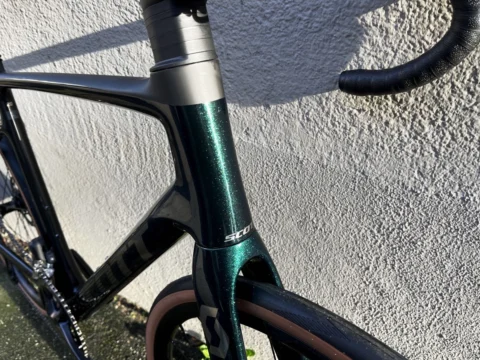 Rennrad Scott Addict 20 in Stellar Blue bei at Fahrräder in Lübeck, dem Fahrradladen in deiner Stadt