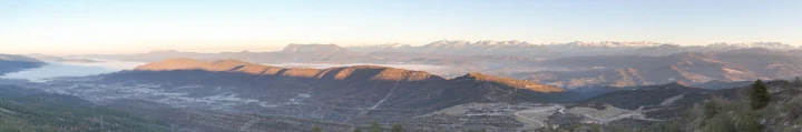 La Vuelta femenina 2024 mit der ersten Bergankunft bei at Fahrräder, dem Fahrradladen aus Lübeck - hier: Landscape in Alto Gállego, LIC Sierras de SanJuan de la Peña y Peña Oroel, Huesca, Spain - Bild: Diego Delso, delso.photo, License CC-BY-SA