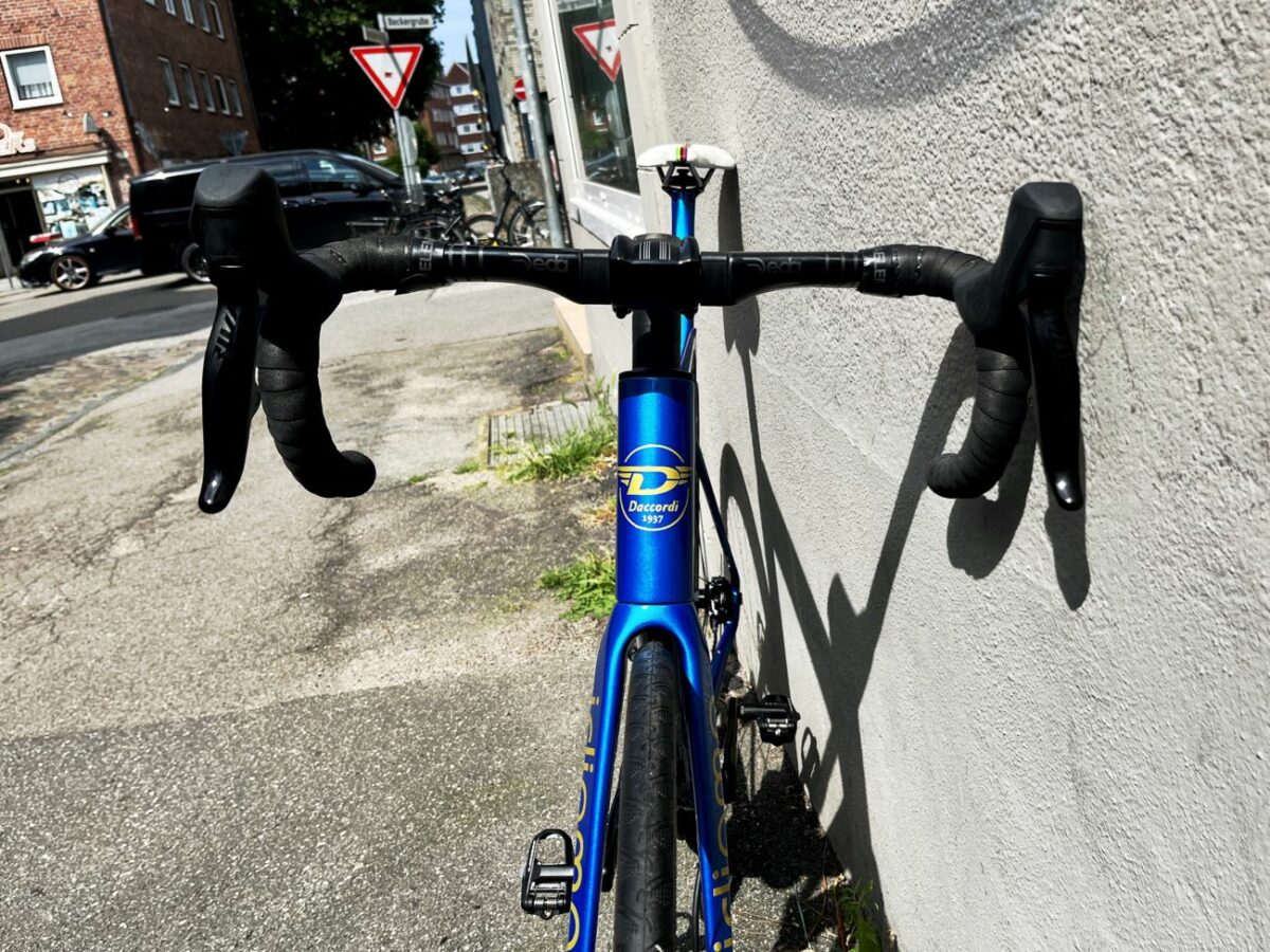 Daccordi, italienische Fahrrad-Manufaktur seit 1937, präsentiert das neue Idioma, ein neues Rennrad-Modell aus Carbon - aufgebaut von at Fahrräder, dem Fahrradladen in Lübeck