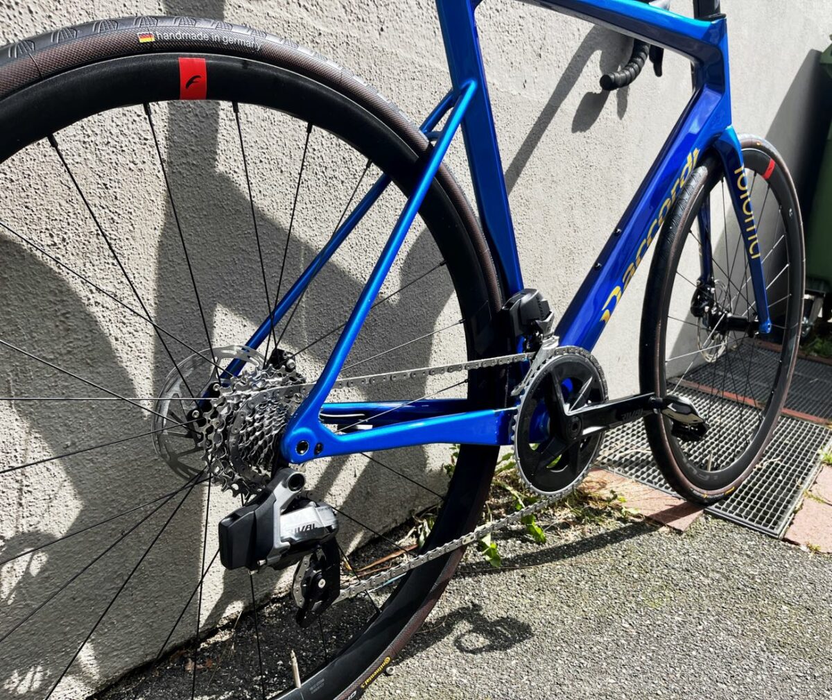 Daccordi, italienische Fahrrad-Manufaktur seit 1937, präsentiert das neue Idioma, ein neues Rennrad-Modell aus Carbon - aufgebaut von at Fahrräder, dem Fahrradladen in Lübeck