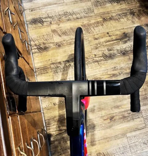 Alan Super Corsa RC von 2025: buntes Carbon-Rennrad