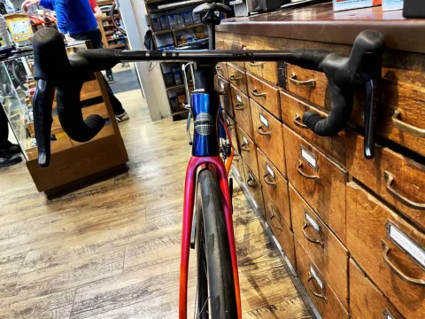 Alan Super Corsa RC von 2025: buntes Carbon-Rennrad
