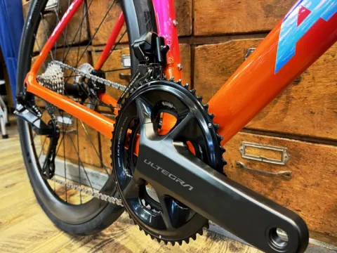 Alan Super Corsa RC von 2025: buntes Carbon-Rennrad