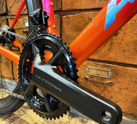 Alan Super Corsa RC von 2025: buntes Carbon-Rennrad