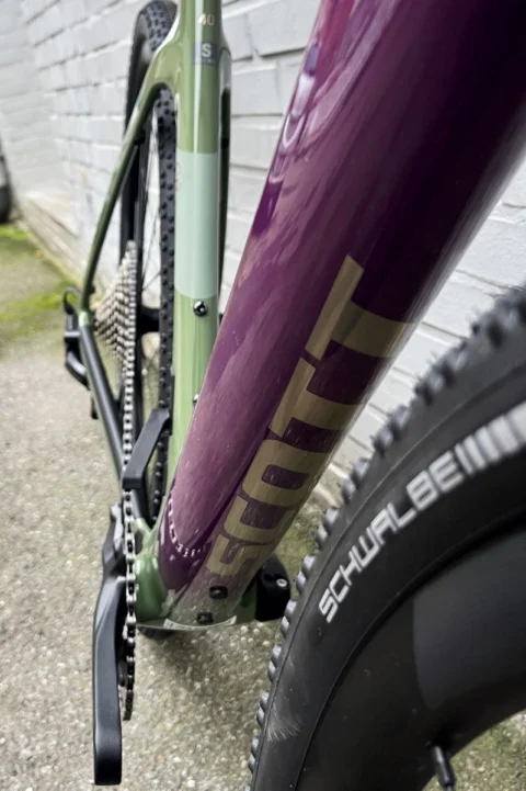 Scott Addict Gravel 40 von 2025 in Green und Purple