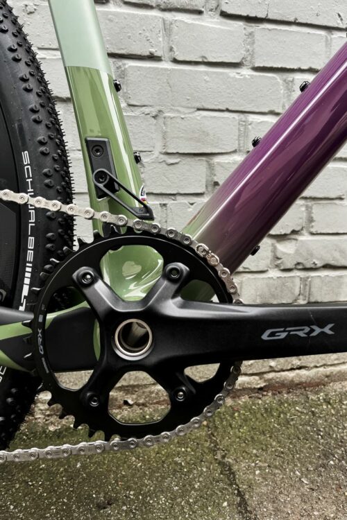 Brandneues Gravel-Rad vbei at Fahrräder, dem Fahrradladen in der Beckergrube in Lübeck: das Scott Addict Gravel 40 Bike aus 2025, in Green und Purple