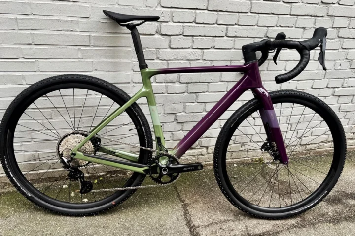 Scott Addict Gravel 40 von 2025 in Green und Purple