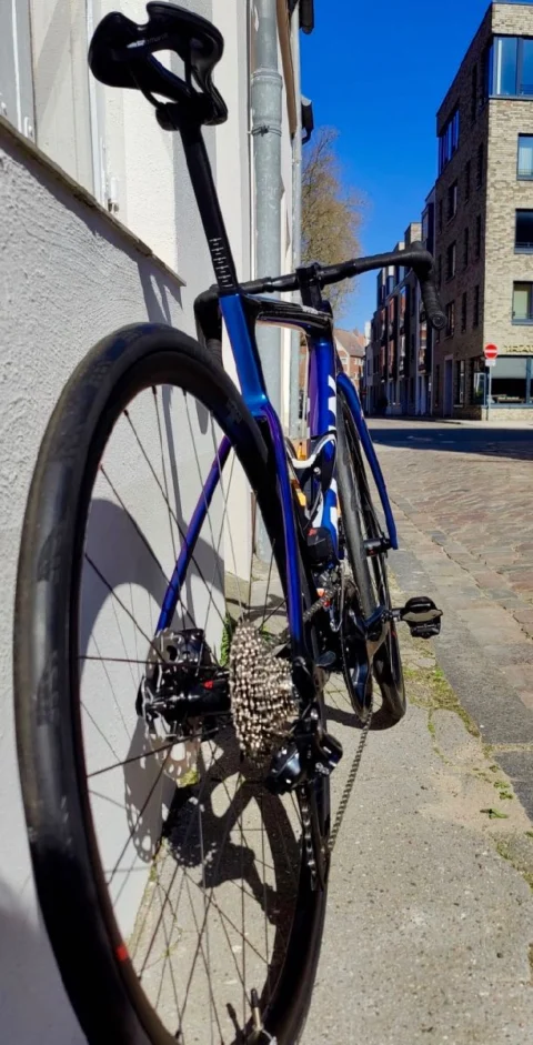 Alan Super Corsa: Carbon-Rennrad mit elektronischer Shimano 105 Di2