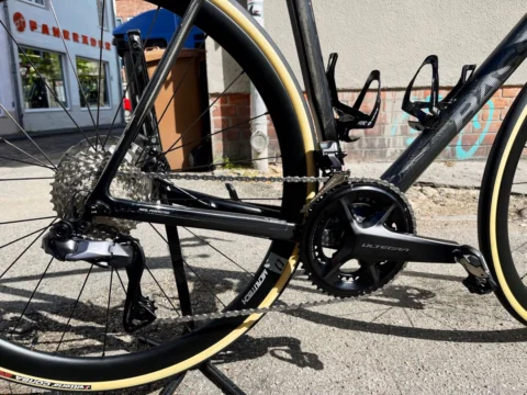 Basso Diamante in Stealth-Lackierung: Carbon-Rennrad in Rahmenhöhe 64