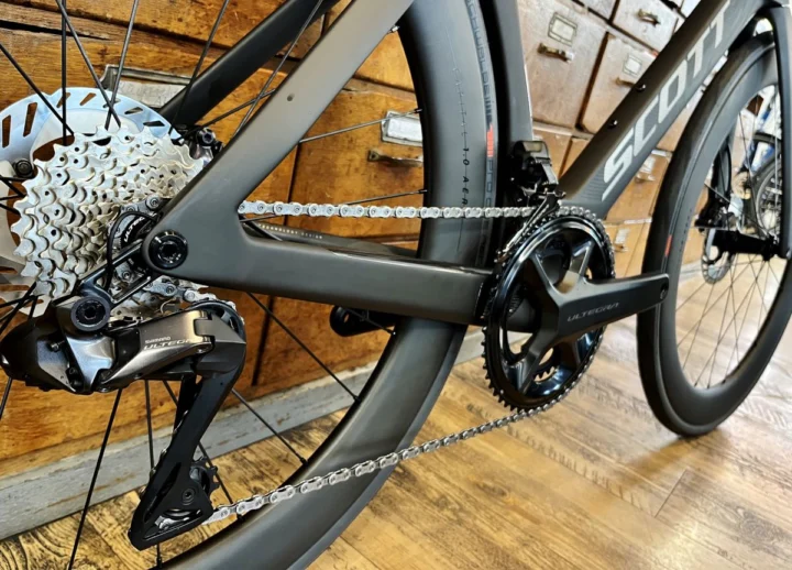 Scott Foil RC von 2025: Aero-Rennrad aus Carbon mit elektronischer Schaltung