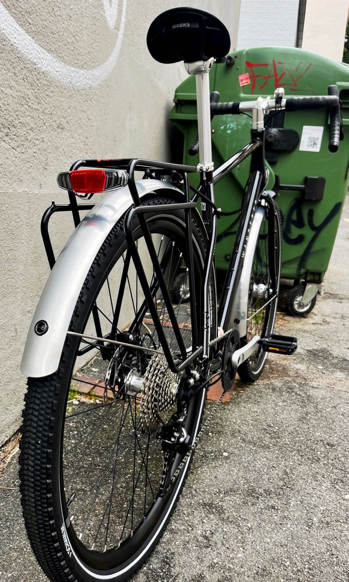 Klassiker als Tourenrad: das Reiserad Wanderer R611, der German Design Award Winner 2025 jetzt bei at Fahrräder, deinem Fahrradladen mit Fahrradwerkstatt in Lübeck