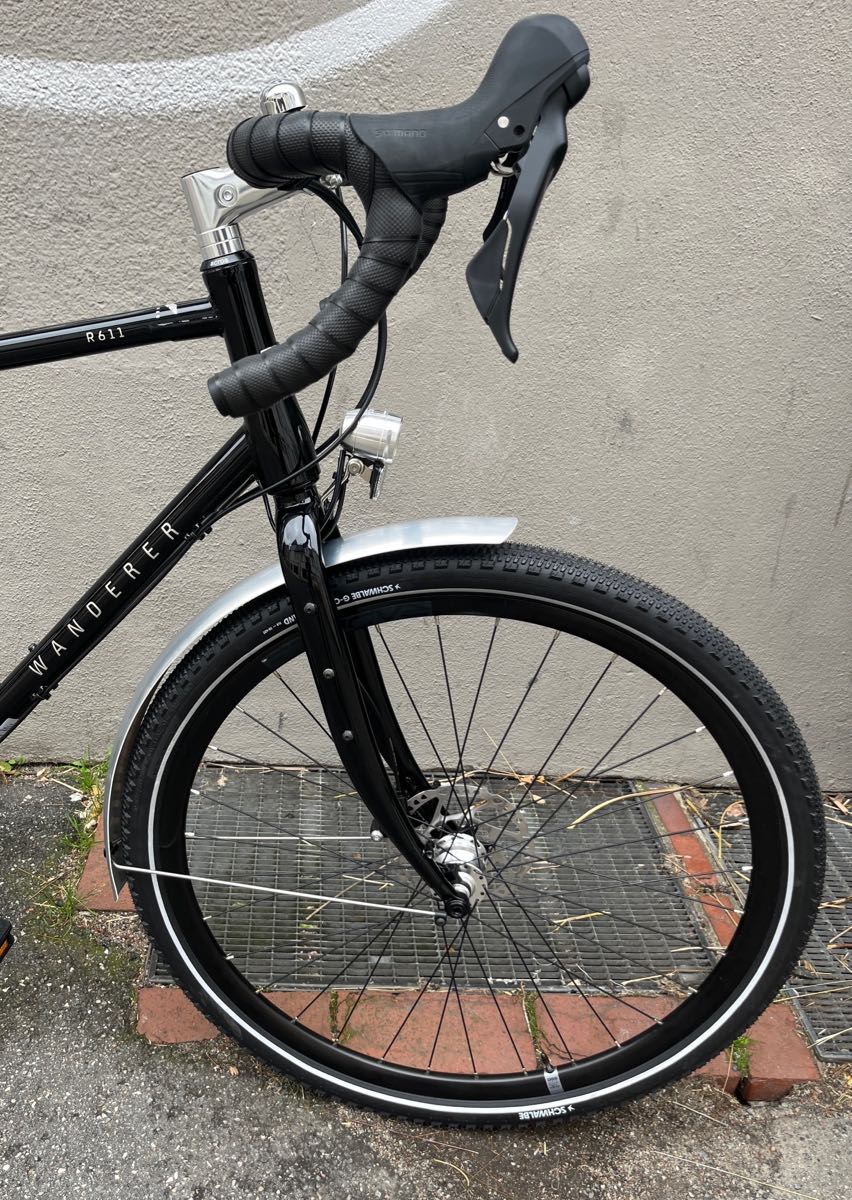 Klassiker als Tourenrad: das Reiserad Wanderer R611, der German Design Award Winner 2025 jetzt bei at Fahrräder, deinem Fahrradladen mit Fahrradwerkstatt in Lübeck