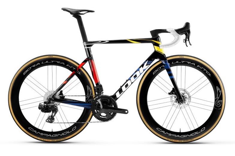 Rennrad Look Top-Modell Look 795 Blade RS Black Radial - ein Lieblingsrad von at Fahrräder, deinem Fahrradladen in Lübeck mit Fahrradwerkstatt und Liebe zum Radsport - Foto: © Look-Seite, Quelle: https://www.lookcycle.com/nl-de/produkte/fahrrader/strasse/aero/795-blade-rs-super-record-13-wrl