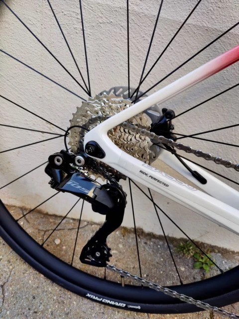Basso Astra in White Chroma: Carbon-Rennrad mit Shimano 105 Di2
