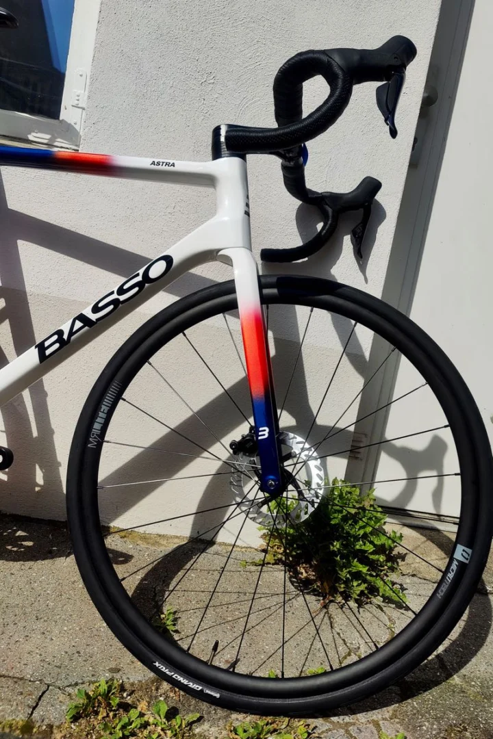 Basso Astra in White Chroma: Carbon-Rennrad mit Shimano 105 Di2