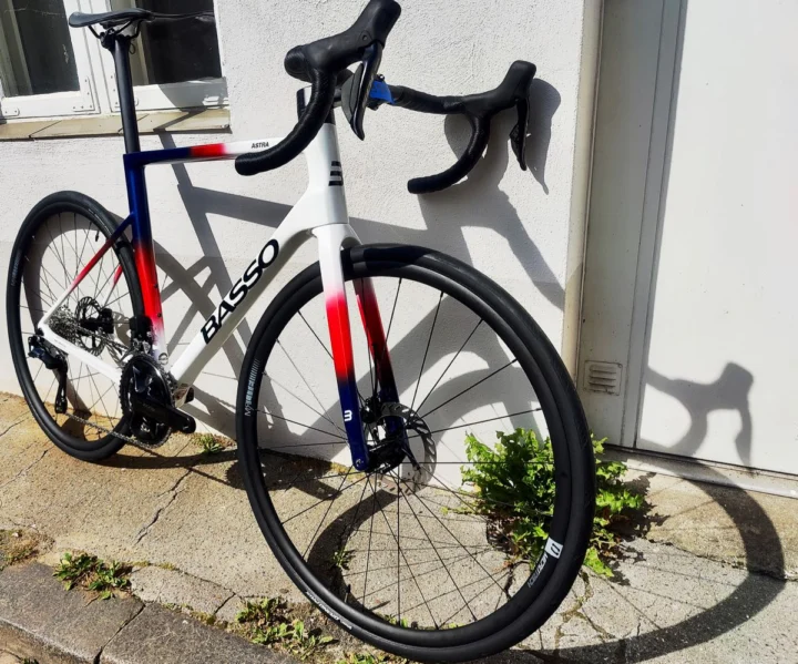 Basso Astra in White Chroma: Carbon-Rennrad mit Shimano 105 Di2