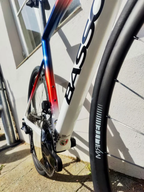 Basso Astra in White Chroma: Carbon-Rennrad mit Shimano 105 Di2