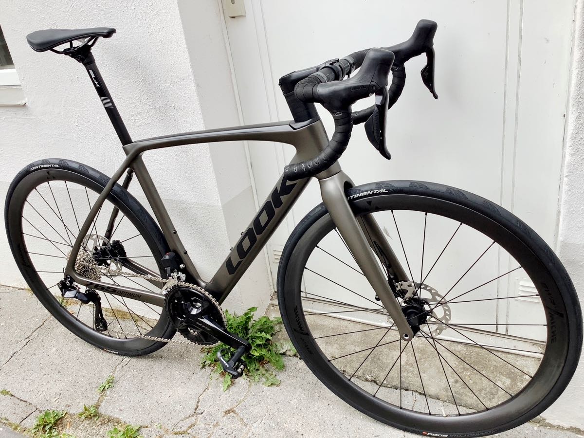 Individuell aufgebautes Endurance Rennrad von Look bei at Fahrräder. deinem Fahrradladen in Lübeck mit Fahrradwerkstatt und Liebe zum Radsport: das Look 765 Optimum 2 in Grau, wow