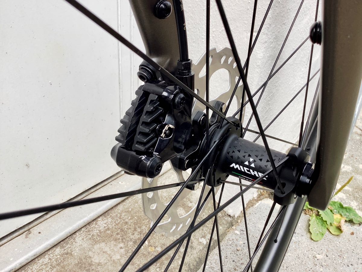 Individuell aufgebautes Endurance Rennrad von Look bei at Fahrräder. deinem Fahrradladen in Lübeck mit Fahrradwerkstatt und Liebe zum Radsport: das Look 765 Optimum 2 in Grau, wow