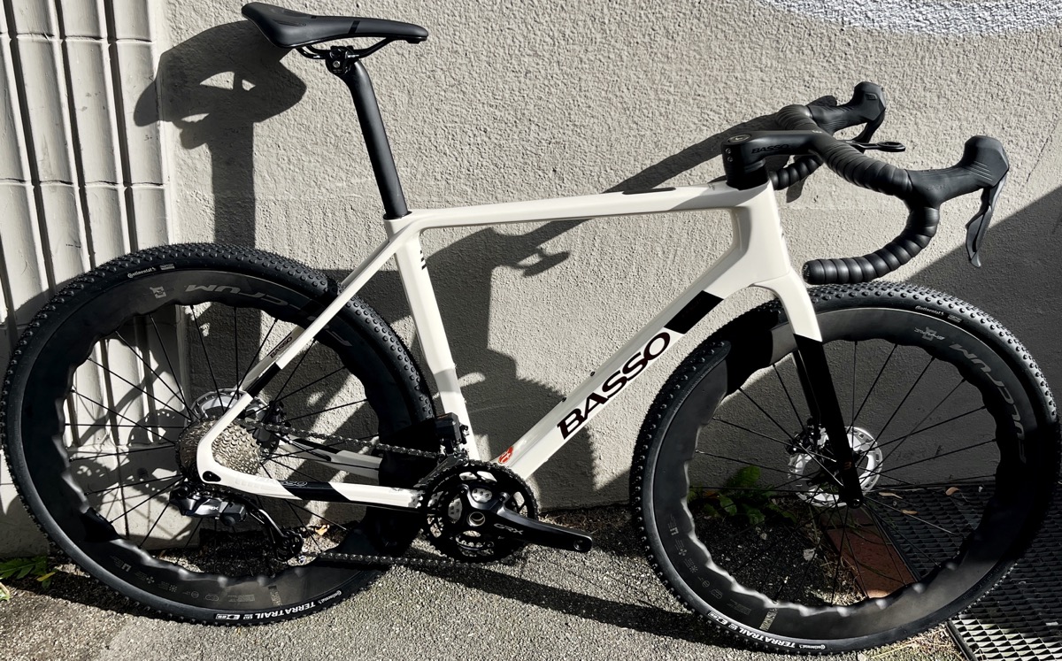 Basso Palta Gravel Bike aus Carbon in Lübeck mit Shimano GRX und Fulcrum-Laufrädern - Gravel kaufen Fahrrad kaufen bei at Fahrräder, deinem Fahrradladen mit Fahrradwerkstatt und Liebe zum Rennrad, zu Radreisen und zum Radsport Lübeck