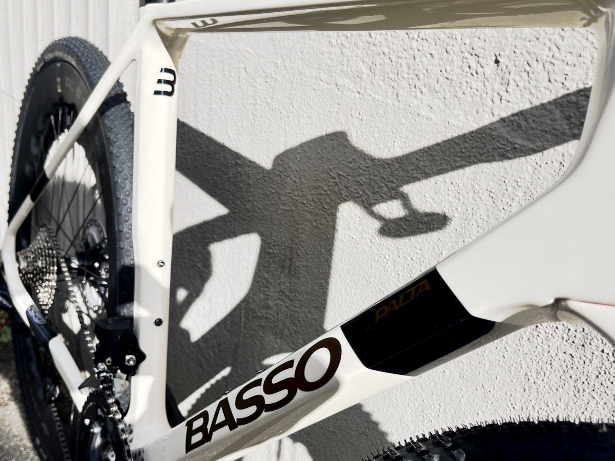 Basso Palta Gravel Bike aus Carbon in Lübeck mit Shimano GRX und Fulcrum-Laufrädern - Gravel kaufen Fahrrad kaufen bei at Fahrräder, deinem Fahrradladen mit Fahrradwerkstatt und Liebe zum Rennrad, zu Radreisen und zum Radsport Lübeck