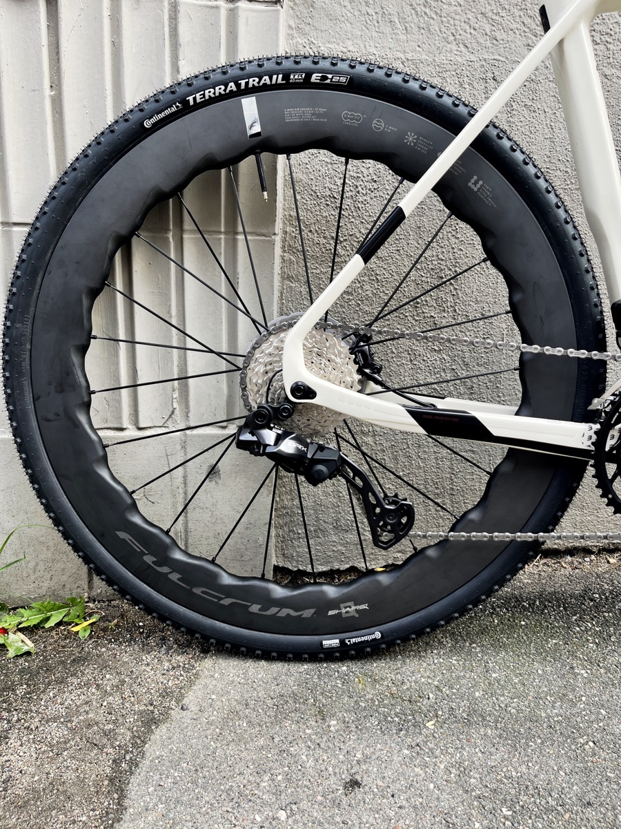 Basso Palta Gravel Bike aus Carbon in Lübeck mit Shimano GRX und Fulcrum-Laufrädern - Gravel kaufen Fahrrad kaufen bei at Fahrräder, deinem Fahrradladen mit Fahrradwerkstatt und Liebe zum Rennrad, zu Radreisen und zum Radsport Lübeck