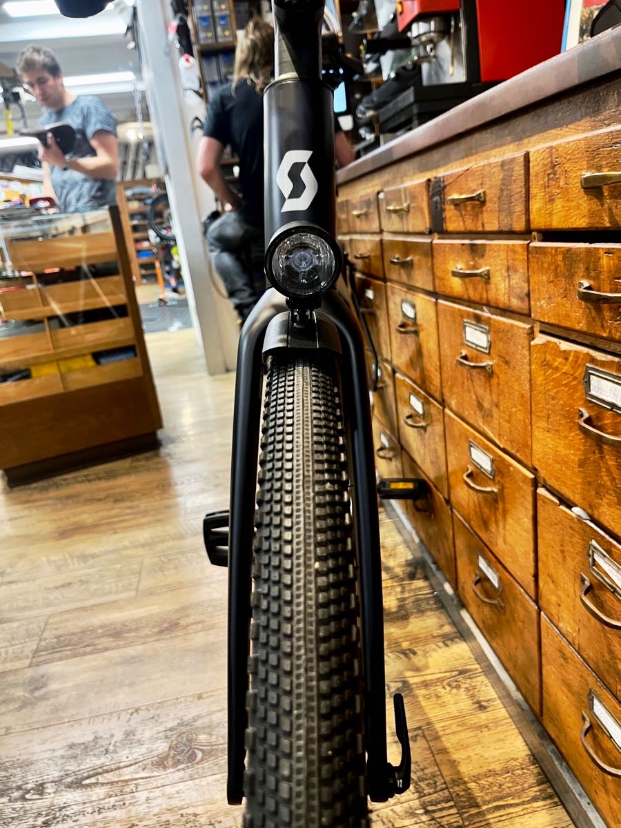 Scott Metrix 20 EQ - das Urban-Bike oder Fitnessbike für den Großstadtdschungel oder die Wildnis, bei at Fahrräder in Lübeck, deinem Fahrradladen in der Beckergrube mit Fahrradwerkstatt und Liebe zum Fahrrad, Radsport und für Rennräder und Gravel-Bikes