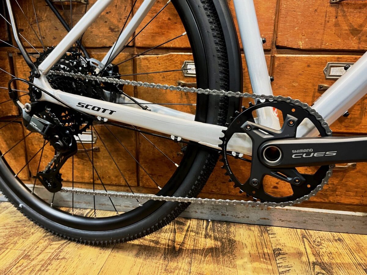 Scott Metrix 20 EQ - das Urban-Bike oder Fitnessbike für den Großstadtdschungel oder die Wildnis, bei at Fahrräder in Lübeck, deinem Fahrradladen in der Beckergrube mit Fahrradwerkstatt und Liebe zum Fahrrad, Radsport und für Rennräder und Gravel-Bikes