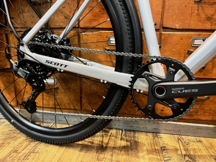 Scott Metrix 20 EQ: Fitnessrad mit Ausstattung für den Alltag